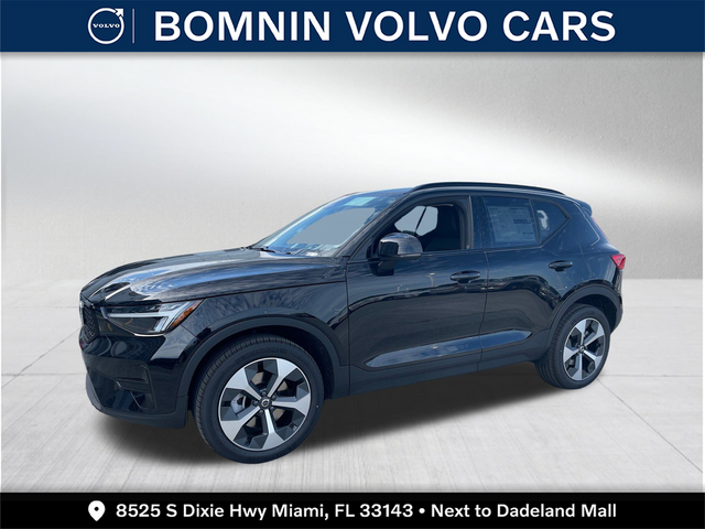 2024 Volvo XC40 Core Dark Theme