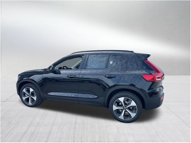 2024 Volvo XC40 Core Dark Theme