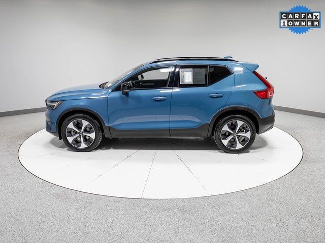 2024 Volvo XC40 Core Bright Theme