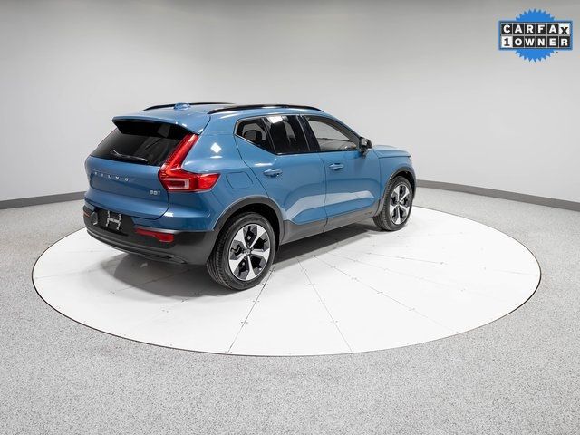 2024 Volvo XC40 Core Bright Theme