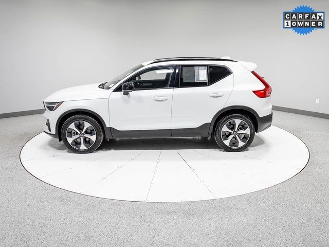 2024 Volvo XC40 Core Bright Theme