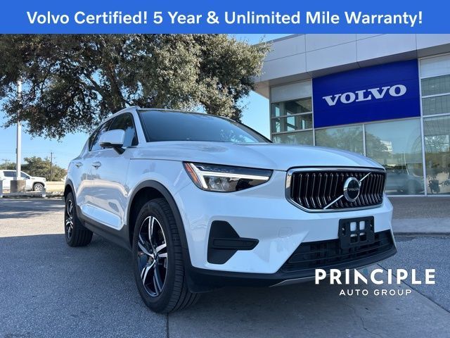 2024 Volvo XC40 Core Bright Theme