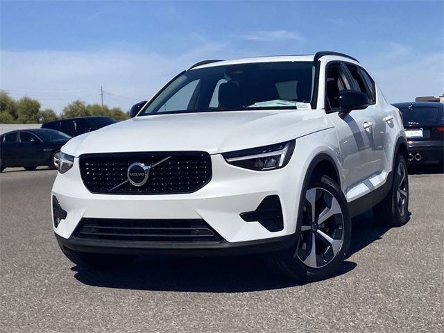 2024 Volvo XC40 Core Dark Theme