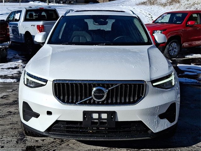 2024 Volvo XC40 