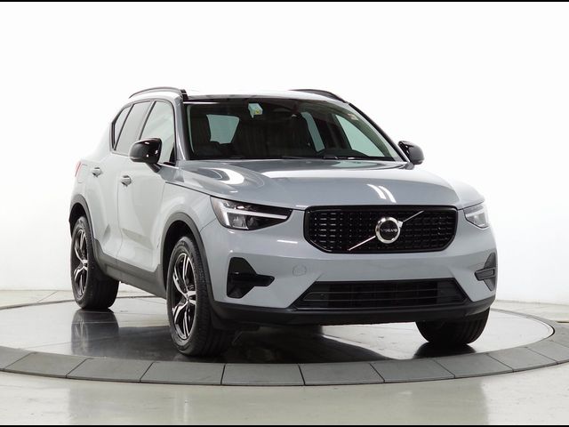 2024 Volvo XC40 Core Dark Theme