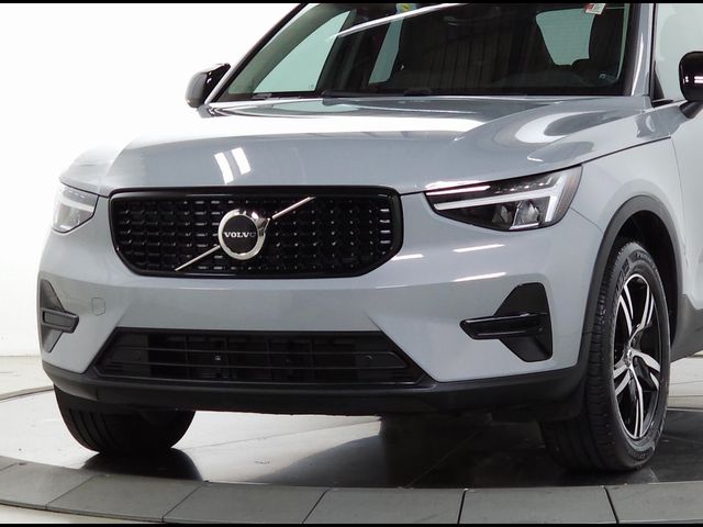 2024 Volvo XC40 Core Dark Theme