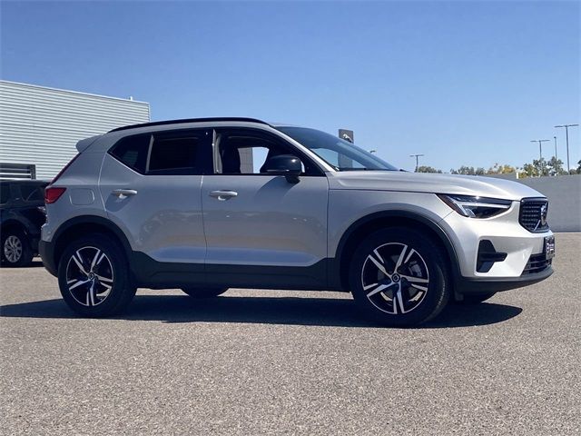 2024 Volvo XC40 