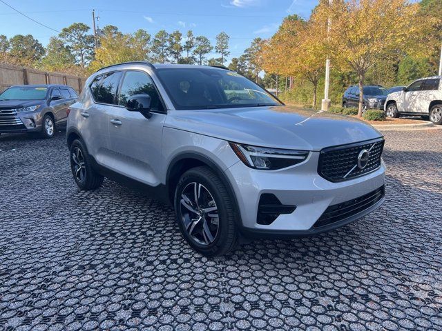 2024 Volvo XC40 