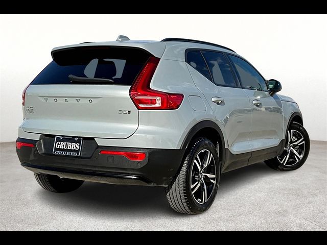 2024 Volvo XC40 Core Bright Theme