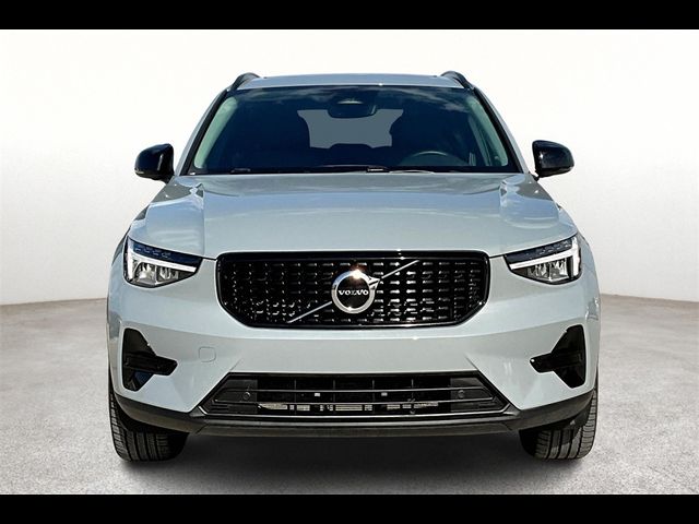 2024 Volvo XC40 Core Bright Theme