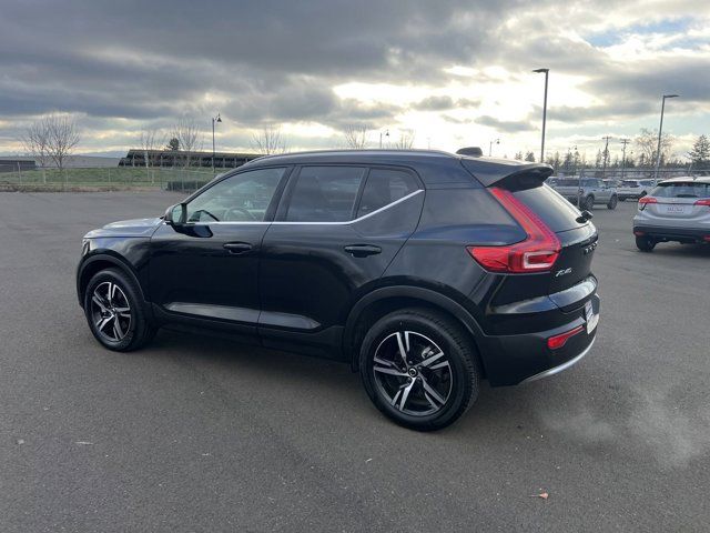 2024 Volvo XC40 Core Bright Theme