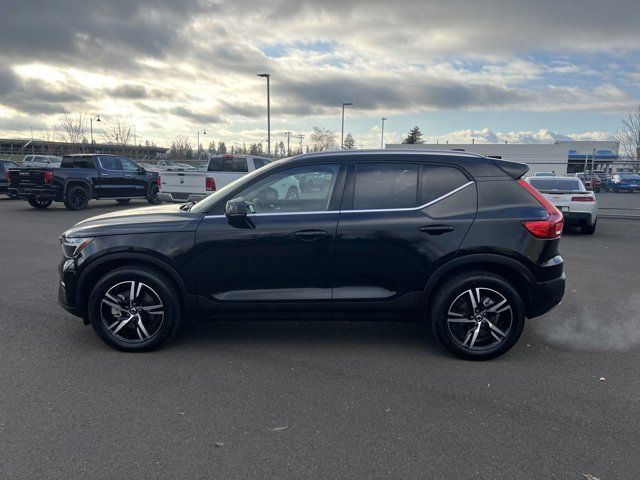 2024 Volvo XC40 Core Bright Theme