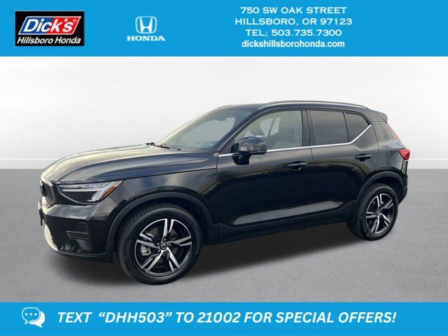 2024 Volvo XC40 Core Bright Theme