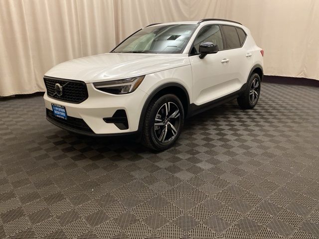 2024 Volvo XC40 