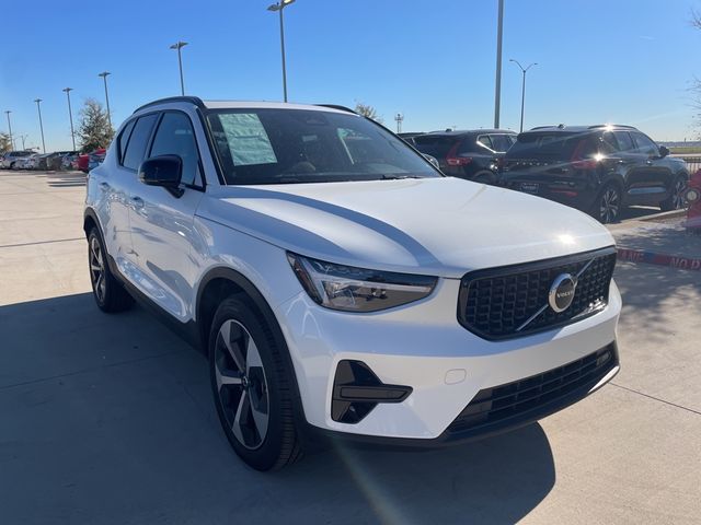 2024 Volvo XC40 