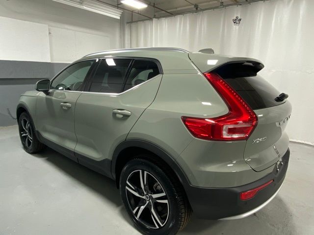 2024 Volvo XC40 Core Bright Theme