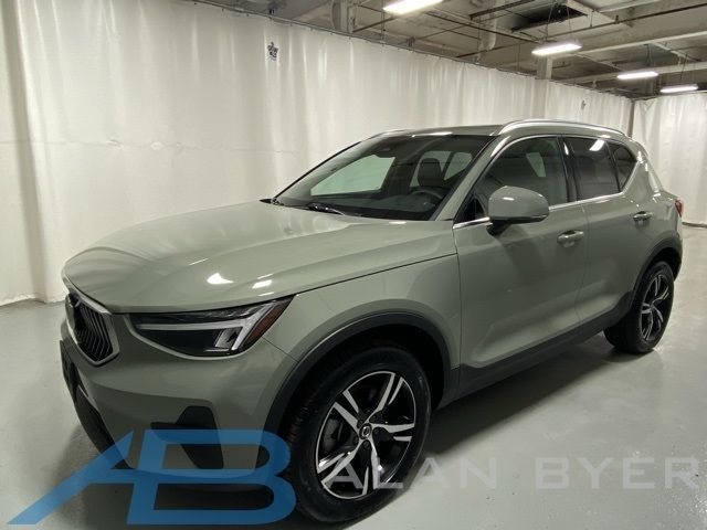 2024 Volvo XC40 Core Bright Theme