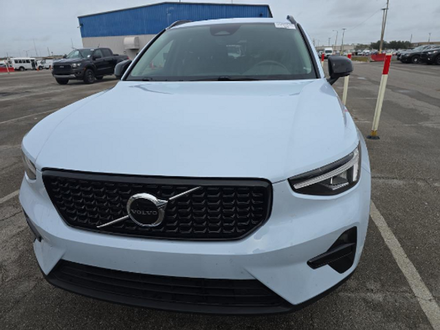 2024 Volvo XC40 