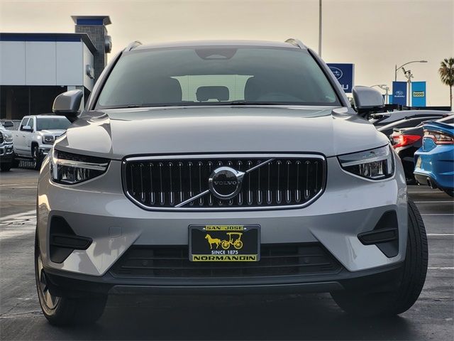 2024 Volvo XC40 Core Bright Theme