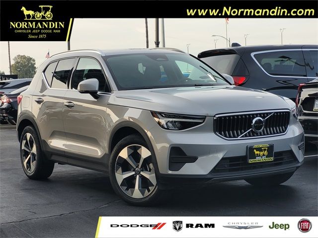 2024 Volvo XC40 Core Bright Theme