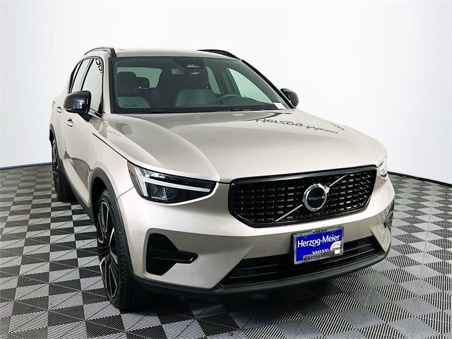 2024 Volvo XC40 