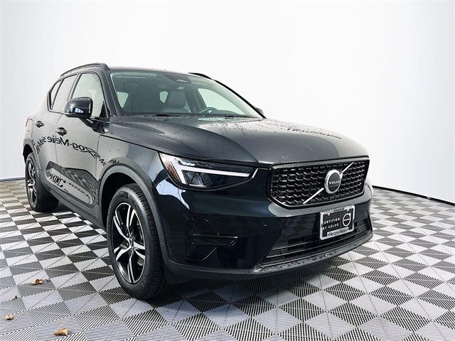 2024 Volvo XC40 Core Bright Theme