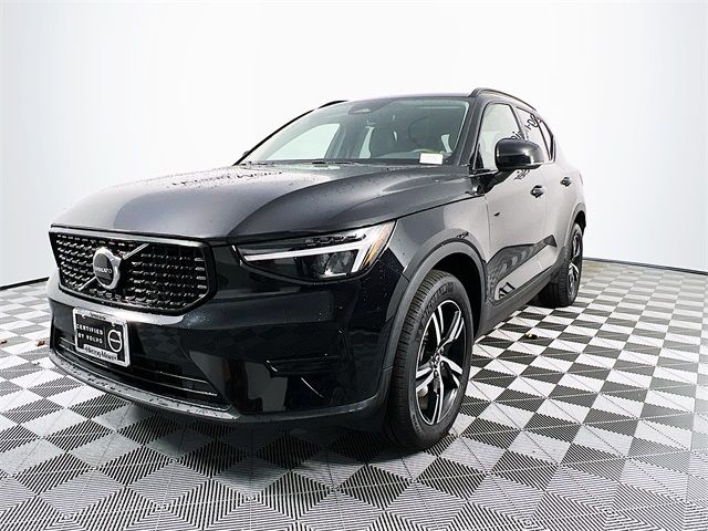 2024 Volvo XC40 Core Bright Theme