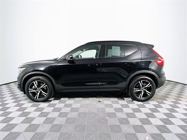 2024 Volvo XC40 Core Bright Theme