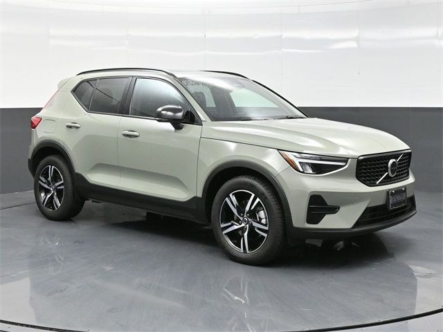 2024 Volvo XC40 