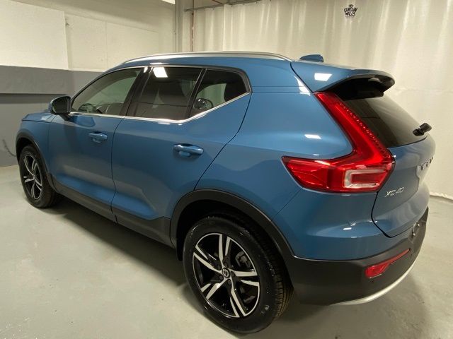 2024 Volvo XC40 Core Bright Theme