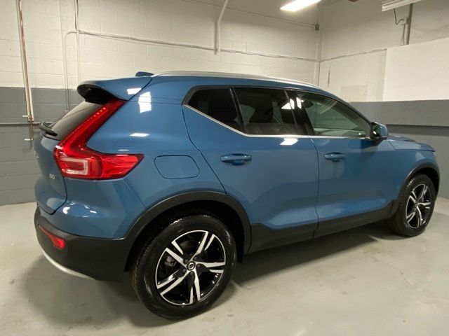 2024 Volvo XC40 Core Bright Theme