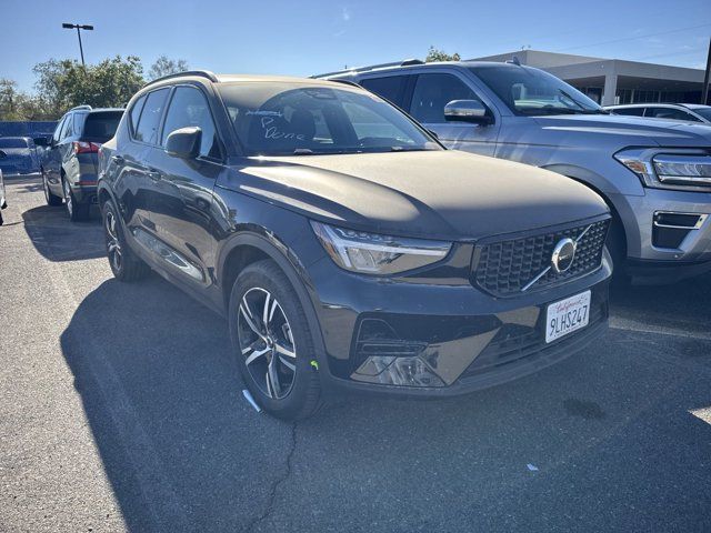 2024 Volvo XC40 