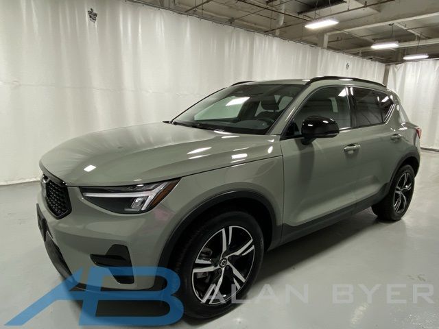 2024 Volvo XC40 