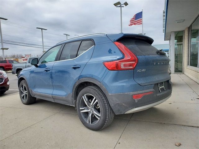 2024 Volvo XC40 Core Bright Theme