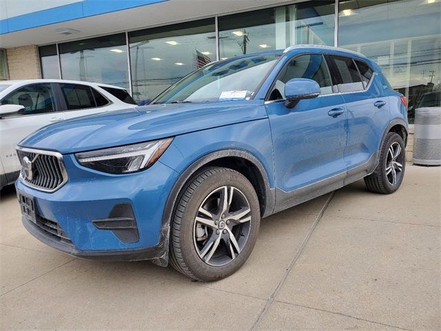 2024 Volvo XC40 Core Bright Theme