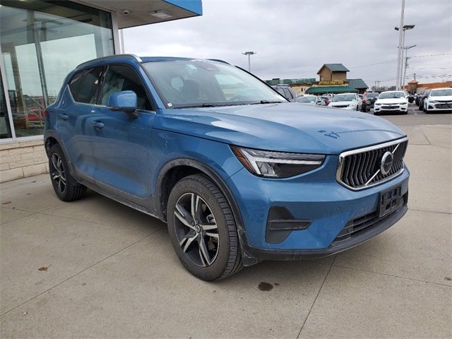 2024 Volvo XC40 Core Bright Theme