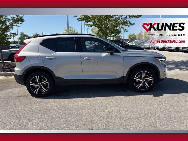 2024 Volvo XC40 