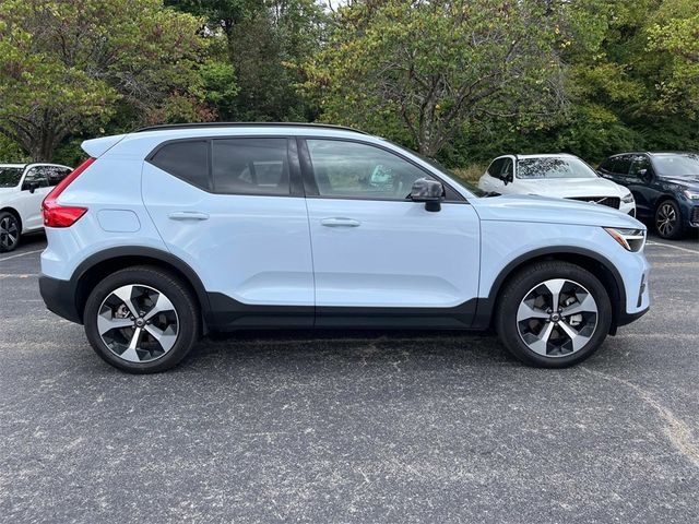 2024 Volvo XC40 