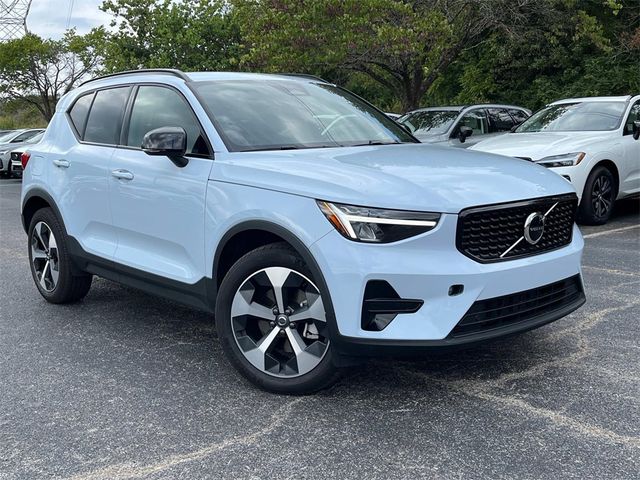 2024 Volvo XC40 