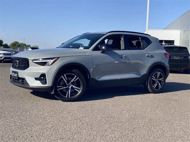 2024 Volvo XC40 