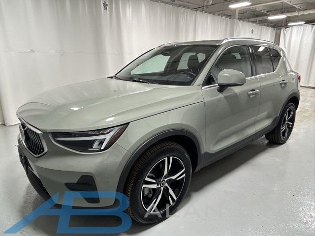 2024 Volvo XC40 Core Bright Theme