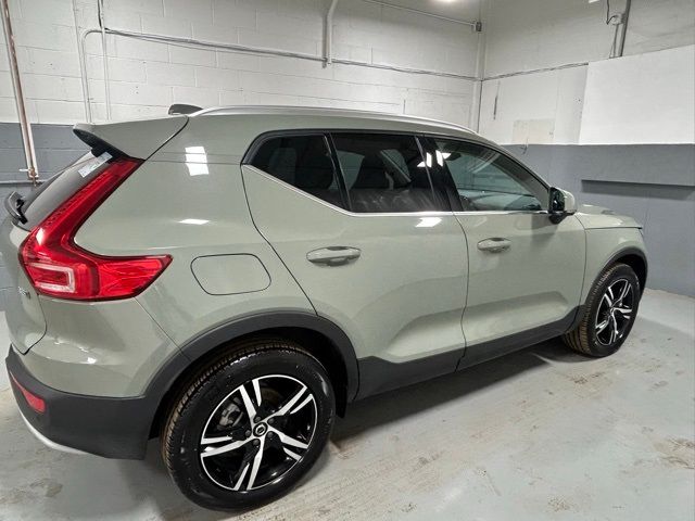 2024 Volvo XC40 Core Bright Theme