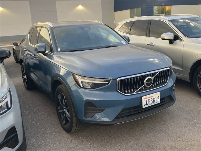 2024 Volvo XC40 