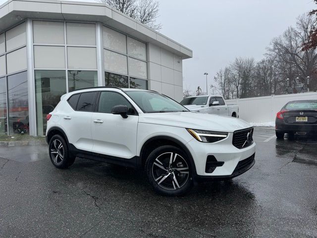 2024 Volvo XC40 