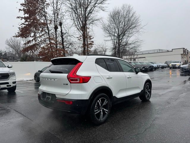 2024 Volvo XC40 