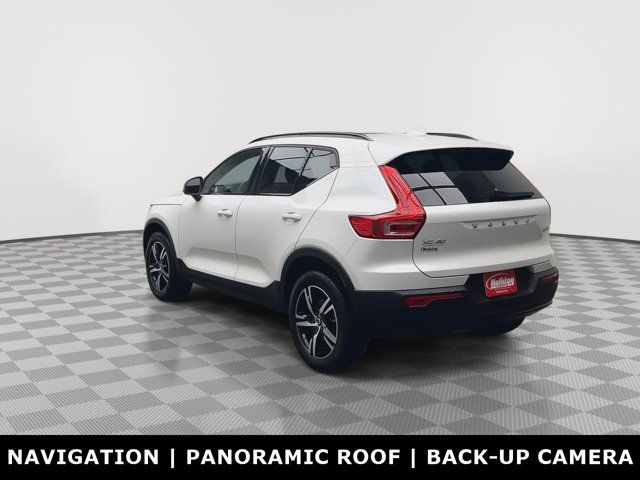 2024 Volvo XC40 Core Bright Theme