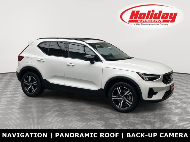 2024 Volvo XC40 Core Bright Theme