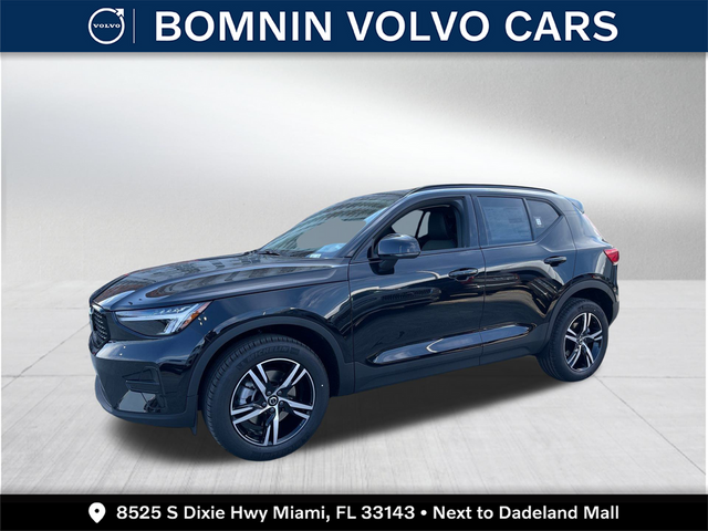 2024 Volvo XC40 Core Dark Theme