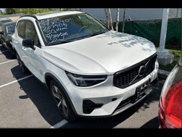 2024 Volvo XC40 