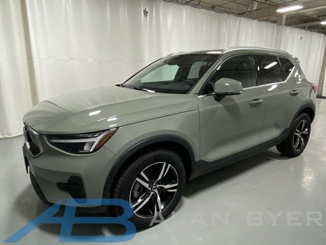 2024 Volvo XC40 Core Bright Theme